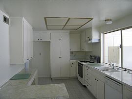 SPACIOUS 3BR plus MASTER RETREAT / 2 BR in Lake Forest, CA (Photo 2 of 3)