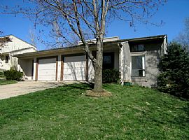 2BR duplex with fenced back yard in Lenexa, KS