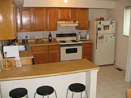 3 Floor Townhouse with Woods Scenery in Glen Burnie, MD (Photo 2 of 6)