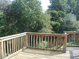 3 Floor Townhouse with Woods Scenery in Glen Burnie, MD (Photo 3 of 6)