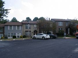 3 Floor Townhouse with Woods Scenery in Glen Burnie, MD (Photo 4 of 6)