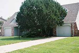 Large 2-Story Duplex in Omaha, NE (Photo 3 of 3)