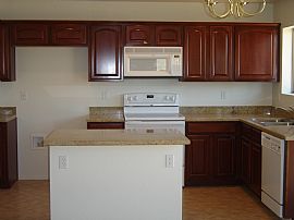 New Beautiful Single Family 4 BR Home in Peoria, AZ (Photo 2 of 6)