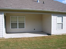 Ranch style home in Loganville, GA (Photo 6 of 6)