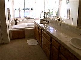 Beautiful 2 storey 5 bdrm House in Fresno, CA (Photo 3 of 6)