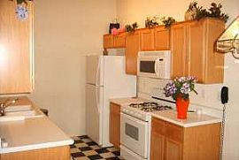 Luxurious Gated Townhouse in Las Vegas, NV (Photo 2 of 2)