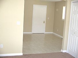 Beautiful 1 bedroom apartment in Flint, MI (Photo 3 of 6)