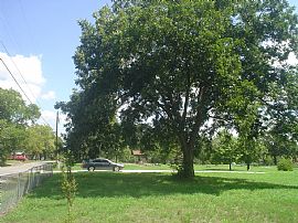 2003 3bedroom 2bth 1acre+ all appliances in Bonham, TX (Photo 3 of 6)