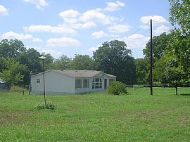 2003 3bedroom 2bth 1acre+ all appliances in Bonham, TX (Photo 4 of 6)