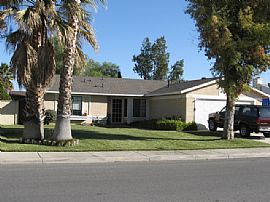 Super clean 3/2 house, near freeways in Sun City, CA