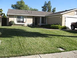 Super clean 3/2 house, near freeways in Sun City, CA (Photo 2 of 2)
