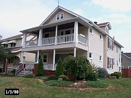 Spacious Duplex near Lake in Lorain, OH (Photo 3 of 3)