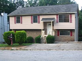 4 BRD/3 BTH Single Family in Stone Mountain, GA
