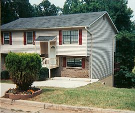 4 BRD/3 BTH Single Family in Stone Mountain, GA (Photo 5 of 5)