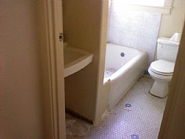 Beautiful remodeled 3 bed 2 bath home in Oakland, CA (Photo 3 of 6)