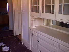 Beautiful remodeled 3 bed 2 bath home in Oakland, CA (Photo 4 of 6)