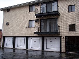 Newly remodeled 2BR codo with garage in Oak Lawn, IL (Photo 1 of 6)