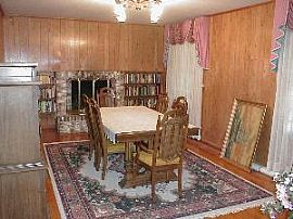 Spacious Single Family Home in Stone Mountain, GA (Photo 3 of 5)