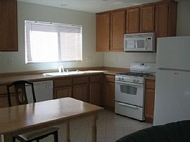 Nice 3 Bedroom, 2 1/2 bath furnished new in Las Vegas, NV (Photo 4 of 6)