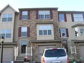 Stone front t/h just over md/pa line in Hanover, PA