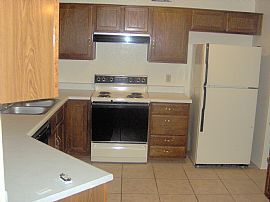 $1000 / 3br - 2 STORY 3BR WITH LOFT 2.5B in Surprise, AZ (Photo 3 of 6)