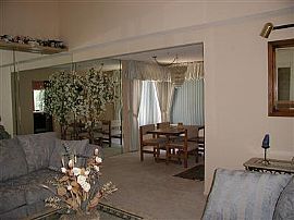 Luxurious Single family home in Thousand Oaks, CA (Photo 2 of 5)