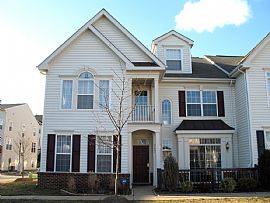End unit, 2700+ sq ft, 3br, 2.5 bath in Ashburn, VA