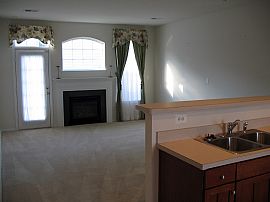 End unit, 2700+ sq ft, 3br, 2.5 bath in Ashburn, VA (Photo 4 of 6)