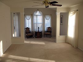 End unit, 2700+ sq ft, 3br, 2.5 bath in Ashburn, VA (Photo 5 of 6)
