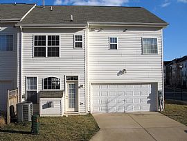 End unit, 2700+ sq ft, 3br, 2.5 bath in Ashburn, VA (Photo 6 of 6)