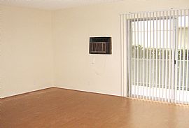 Beautiful 2+2 in Valley Village!!! in Valley Village, CA (Photo 4 of 6)