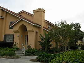 3bd/2ba/2car garage townhome in Irvine, CA