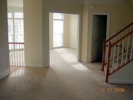 Gorgeous Townhome for Rent in Leesburg, VA (Photo 4 of 5)