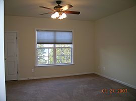 Gorgeous Townhome for Rent in Leesburg, VA (Photo 5 of 5)