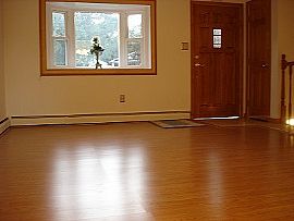 Single Family Home for Rent in Woodbridge, VA (Photo 2 of 4)