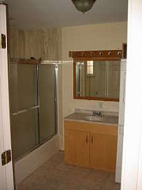 2BD/1.5 BATH LIKE NEW DOWNSTAIRS DUPLEX  in Honolulu, HI (Photo 2 of 4)