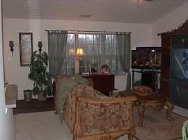Lake View Home in La Grange, KY (Photo 5 of 6)