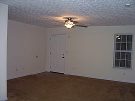 5br/2ba Single Family Home in Covington, GA (Photo 3 of 4)