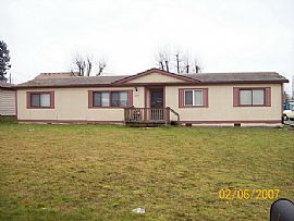 Large 4 bedroom, 2 bath in Tacoma, WA (Photo 2 of 3)