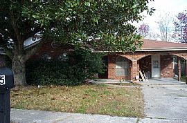 Freshly updated home great neighborhood in Metairie, LA
