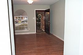 Freshly updated home great neighborhood in Metairie, LA (Photo 4 of 4)