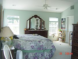 Sunny Golf Course Home in Gainesville, VA (Photo 2 of 4)