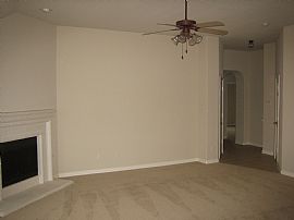Spacious 3 bedroom in Fort Worth, TX (Photo 3 of 5)