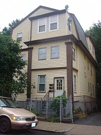 3 Bedrooms,5 Room Total,Kitche,Bathroom in Mattapan, MA (Photo 2 of 2)