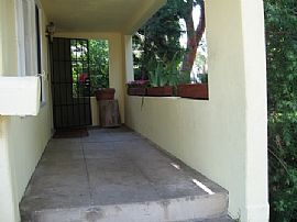 Adorable 1920's Home --Well maintained in Van Nuys, CA (Photo 2 of 4)