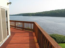 5 BEDROOM WATERFRONT HOUSE in Narragansett, RI (Photo 2 of 6)
