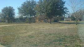 Luxurious Home on 2.5 acres in Seagoville, TX (Photo 1 of 4)