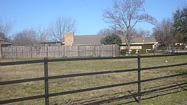 Luxurious Home on 2.5 acres in Seagoville, TX (Photo 3 of 4)
