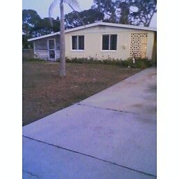 QUIET FAMILY NEIGHBORHOOD in Englewood, FL (Photo 2 of 6)