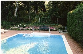 Big and Spacious, lots of privacy, quiet in Huntington, NY (Photo 3 of 6)